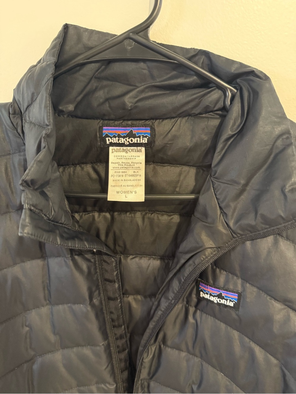 Patagonia Women's Black Quilted Puffer Jacket - Picture 2 of 3